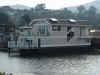 nice House Boat.jpg (55625 bytes)